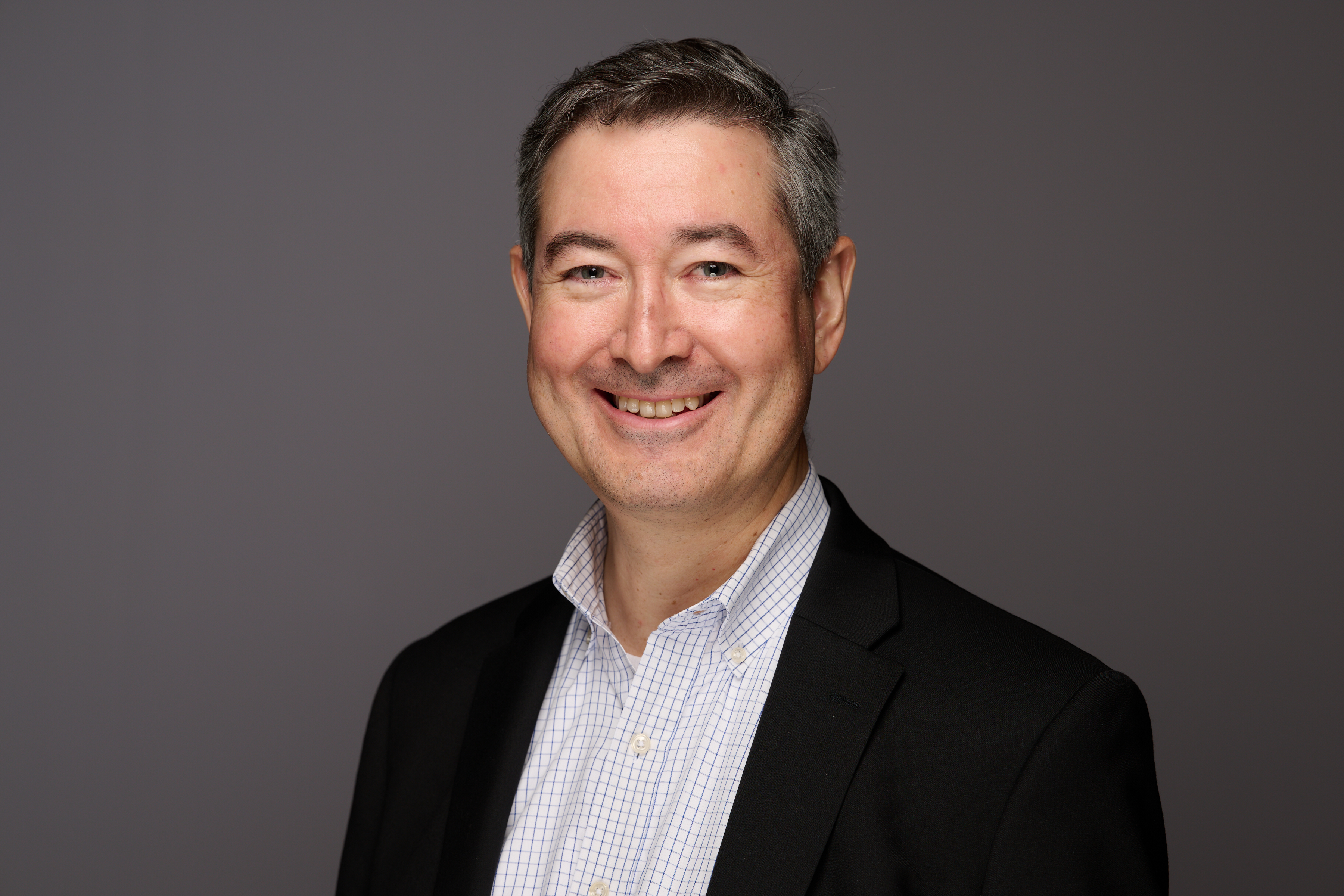 Julio Navas Headshot